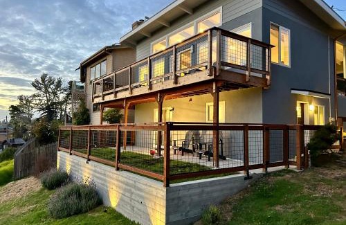 Marine Terrace House | Amazing View Newly Remodeled -L2 EV Charger- Pet Friendly