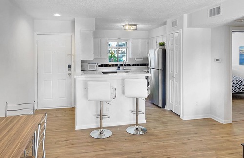 Walden on Lake Conroe Condo | Amazing view of Lake Conroe. Discount for long-term stay. Pets are allowed