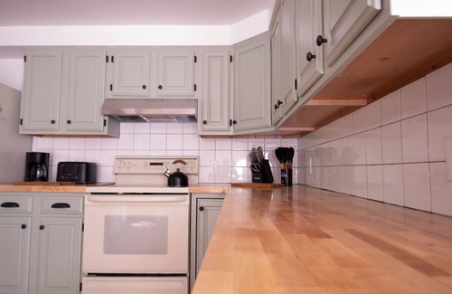 Waterbury Center Apartment | Amazing View, Walk to lake, very Central, borders state park. NEWLY RENOVATED!