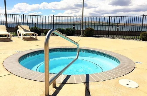 Boardman House | Amazing Views and Beautiful Resort! Cabin w/King Bed & Kitchen and Pool Access