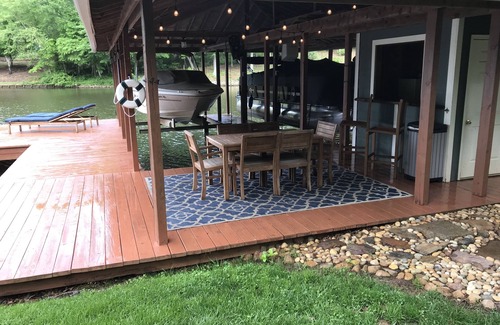Bracey House | Amazing Views at Dragonfly! HOT TUB! Kayaks, BOUNCER w Slide, SUP's, Fire Pit!