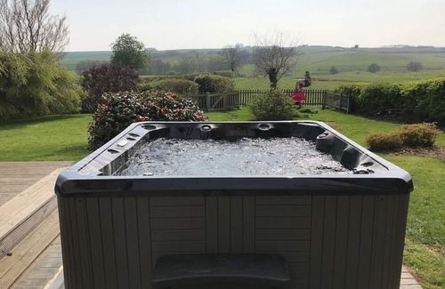 Horncastle Cottage | Amazing Views. Family friendly. Sleeps eight plus Hot Tub.