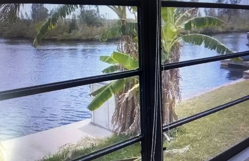 Signal Cove House | Amazing views! Fishing, kayaks, great restaurants. Well stocked-sparkling clean!