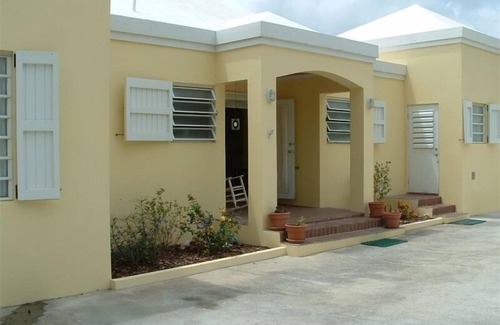Estate Clairmont Villa | Amazing views from this Mid-Island Villa with swim up pool bar. 10% discount