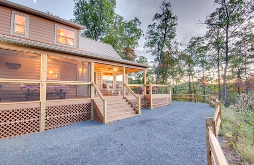 Bryson City Cabin | Amazing views! Minutes to white water rafting and Bryson City