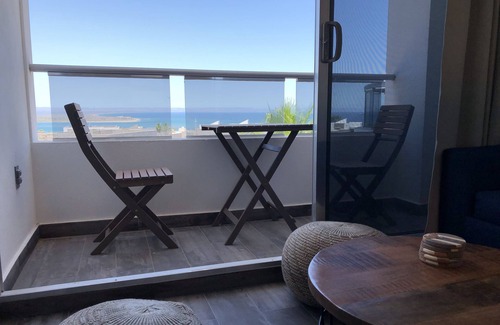 La Paz Condo | Amazing Views | Modern 1BR | Pools | Gym | Cinema | Netflix