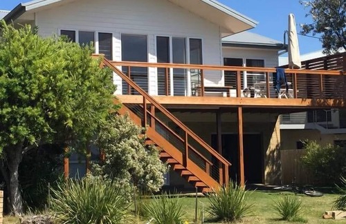 Broulee House | Amazing Views. Quick walk to 3 Broulee beaches. Not to be missed!