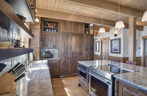 Steamboat Springs Ski Chalet | Amazing Views - Private Hot Tub - 30 Day Min Stay - Dogs Considered