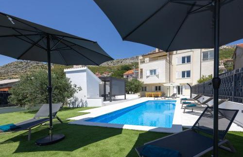 Mravince Villa | Amazing villa with breathtaking view & heated pool