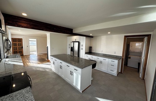 Terrace Heights House | Amazing vineyard views! Conveniently located close to freeways and downtown.