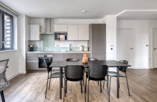 William Morris Apartment | Amazing Walthamstow 2BR w/Gym, Lounge & Concierge nr Tube, by Blueground