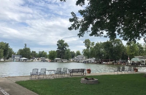 Lakeview House | Amazing Waterfront Family Getaway with WiFi - on Orchard Island in Indian Lake