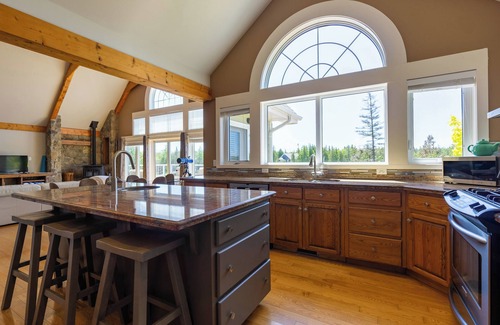 Tobermory Cottage | Amazing waterfront luxury home in millionaire area only minutes from town