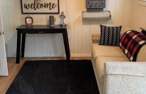 Bowling Green House | Amazingly Convenient Campus Guesthouse. So close to downtown and campus!