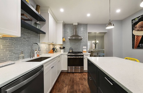 South Side Flats House | Amazingly Homey w/Garage + Outdoor Space! 5B/2B