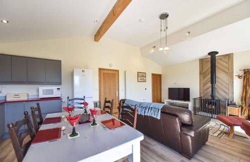 Ashover Cabin | Amber Cabin, sleeps 4, peaceful cabin in the Derbyshire Dales