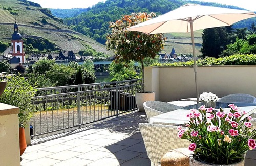 Kaimt Apartment | AMBIENTE: Top location, 10m to the banks of the Moselle, 5 min. to the old town, barrier-free!