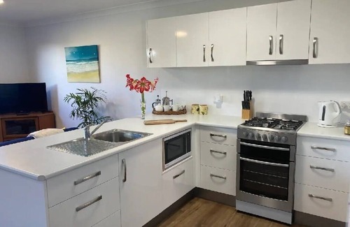 Yamba Apartment | Amblesea: a five minute walk to beaches and town. Located on Yamba hill.
