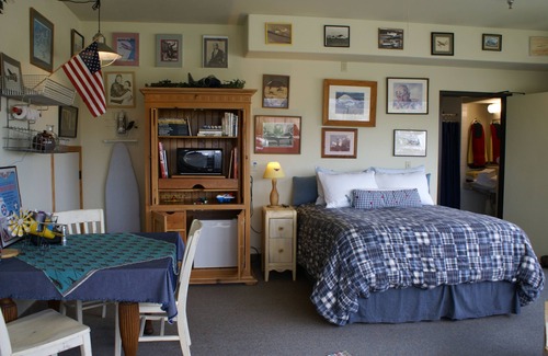 Paso Robles Apartment | Amelia Loft Airplane hanger