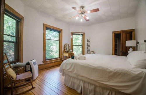 Central Lake House | Amelia Room BW Boutique Hotel