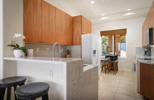 Kamuela Condo | Amenity Centric Contemporary Top Floor Condo