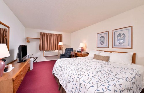International Falls Hotel | America's Best Value Inn & Suites International Falls