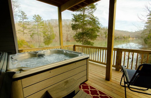 La Follette House | American Spirit: Enjoy the Fall colors! Take a day trip to Pigeon Forge!