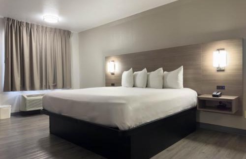 North Loop Hotel | Americas Best Value Inn Austin