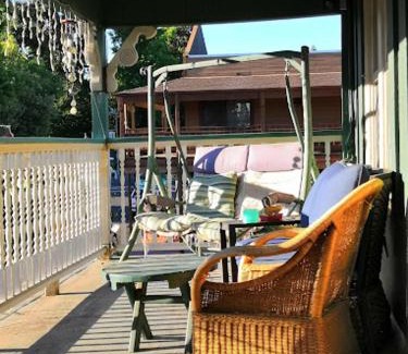 Jamestown Hotel | Americas Best Value Inn Royal Carriage