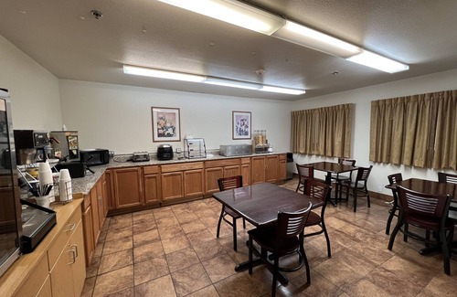 Ada Hotel | Americas Best Value Inn & Suites Ada