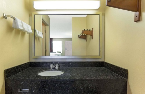 Sumter Hotel | Americas Best Value Inn & Suites Sumter