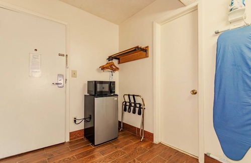 Austinburg Hotel | Americas Best Value Inn Austinburg