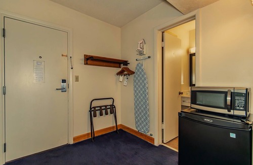 Austinburg Hotel | Americas Best Value Inn Austinburg