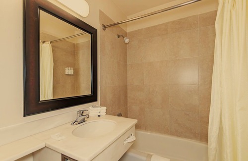Austinburg Hotel | Americas Best Value Inn Austinburg