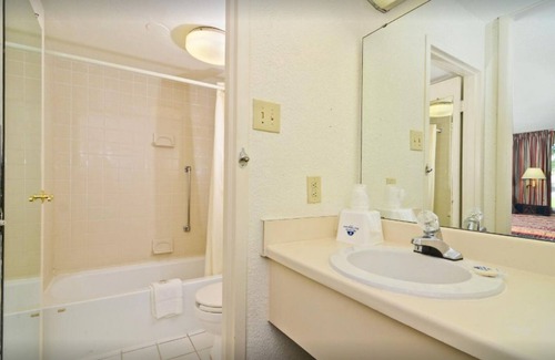 Wilson Apartment | Americas Best Value Inn Wilson - UNIT 4 (ONE BED) GROUND FLOOR