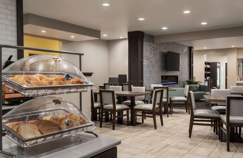 Appleton Hotel | AmericInn by Wyndham Appleton West