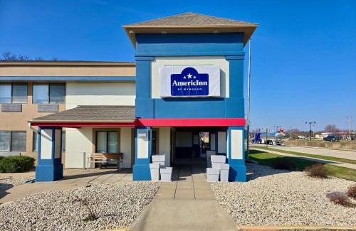 Beloit Hotel | AmericInn by Wyndham Beloit