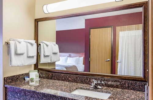 Proctor Hotel | AmericInn by Wyndham Duluth South Black Woods Event Center