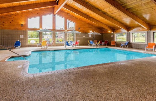 Proctor Hotel | AmericInn by Wyndham Duluth South Proctor Black Woods Event Ctr