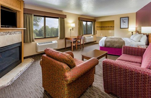 Proctor Hotel | AmericInn by Wyndham Duluth South Proctor Black Woods Event Ctr
