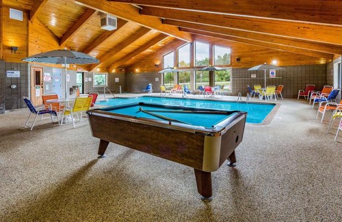 Proctor Hotel | AmericInn by Wyndham Duluth South Proctor Black Woods Event Ctr