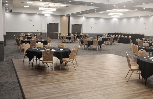 Mounds View Hotel | AmericInn by Wyndham Mounds View Minneapolis