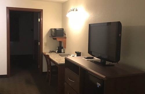 Marshall Hotel | AmericInn by Wyndham Marshall