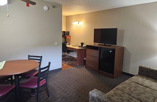 Marshall Hotel | AmericInn by Wyndham Marshall