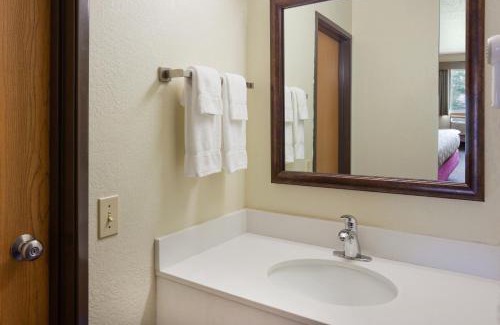Red Wing Hotel | AmericInn by Wyndham Red Wing