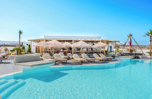 Kamari Condo | Amethyst Luxury Suites - Oia Family Suite