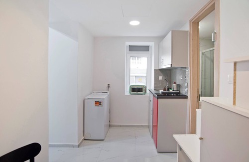Peiraiki Apartment | Amfitriti Stylish Piraeus Apt, Walk to Sea & Port