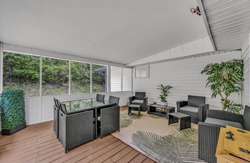 Amherst House | Amherst Oasis: Ideal Location Near Oberlin College & Cedar Point! 3 Beds 2 Bath