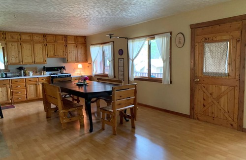 Rexford House | Amish Built Home in West Kootenai, MT - Near Lake Koocanusa, Rexford & Eureka