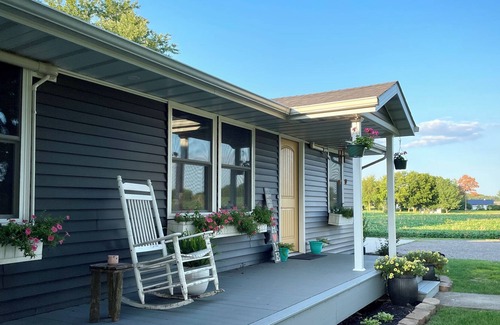 Shipshewana House | Amish Farm Country | Sleeps 18 | Quiet Getaway